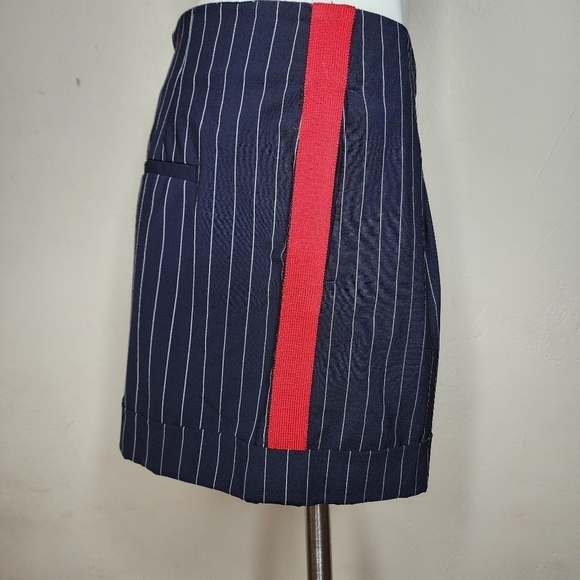 Rag & Bone Jess High Rise Loose Fit Navy Pinstripe Shorts Size 6 Runs Large - Picture 4 of 15